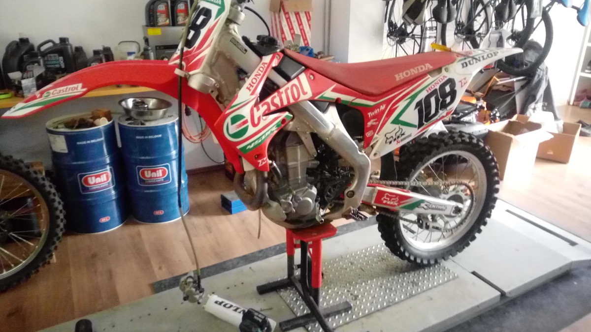 Servis motorjev in skuterjev pri Pro moto